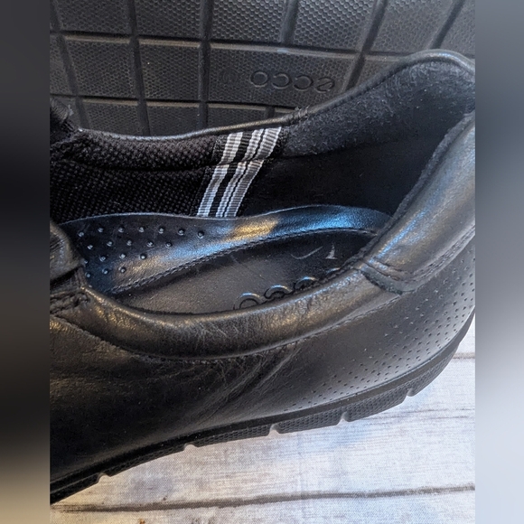 Ecco Size 39 Slip On Black Leather 8.5 US Size Excellent Condition - Picture 11 of 14